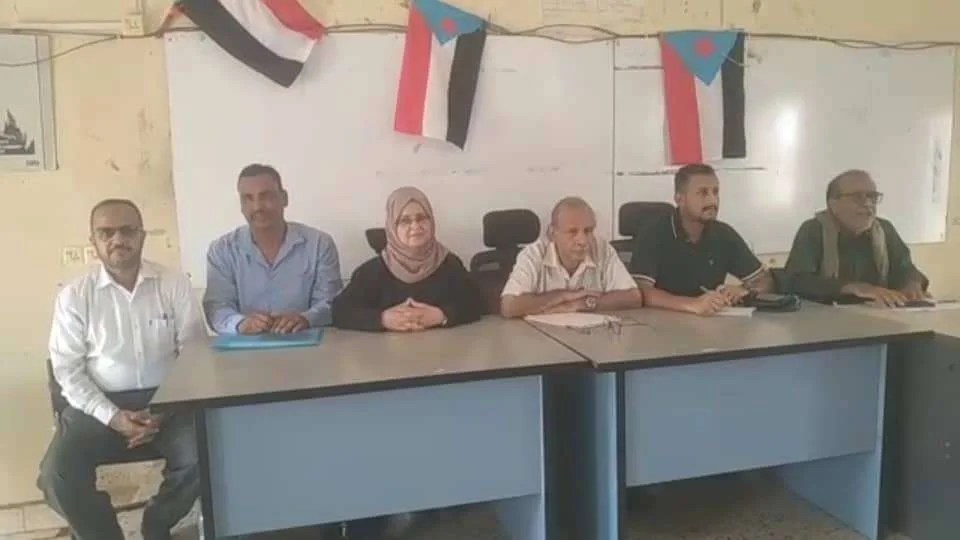 فريق التوجيه والرقابة الرئاسي يلتقي طلاب جامعة أبين