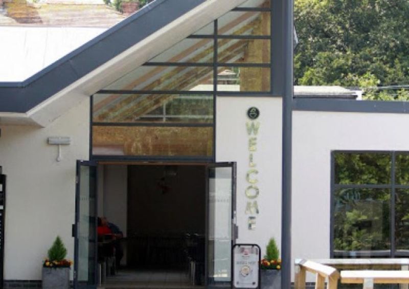 10 Visitors Enjoying The Sunshine On The Main Lawn Reaseheath College - Download Classic City Illustration | Full HD