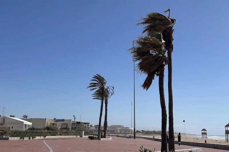 زخات رعدية مصحوبة برياح اليوم السبت