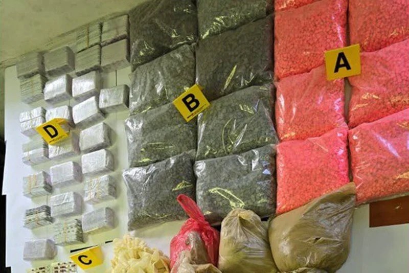 إجهاض تهريب آلاف الأقراص المخدرة..!