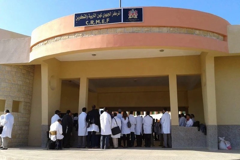 الأساتذة المتدربون يحتجون بسبب تأخر صرف المنح ويعلنون التصعيد