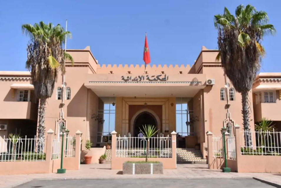 السجن والغرامة لشاب أهان العلم الوطني بتيزنيت.!