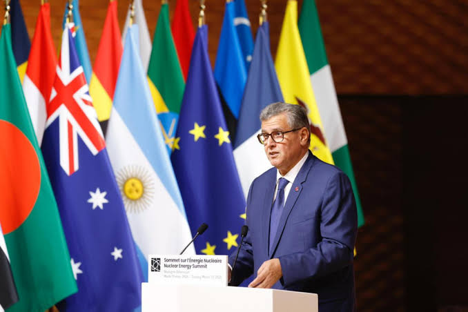 أخنوش من باريس: المغرب يتجه نحو إدماج مسؤول للطاقة النووية لتعزيز أمنه الطاقي