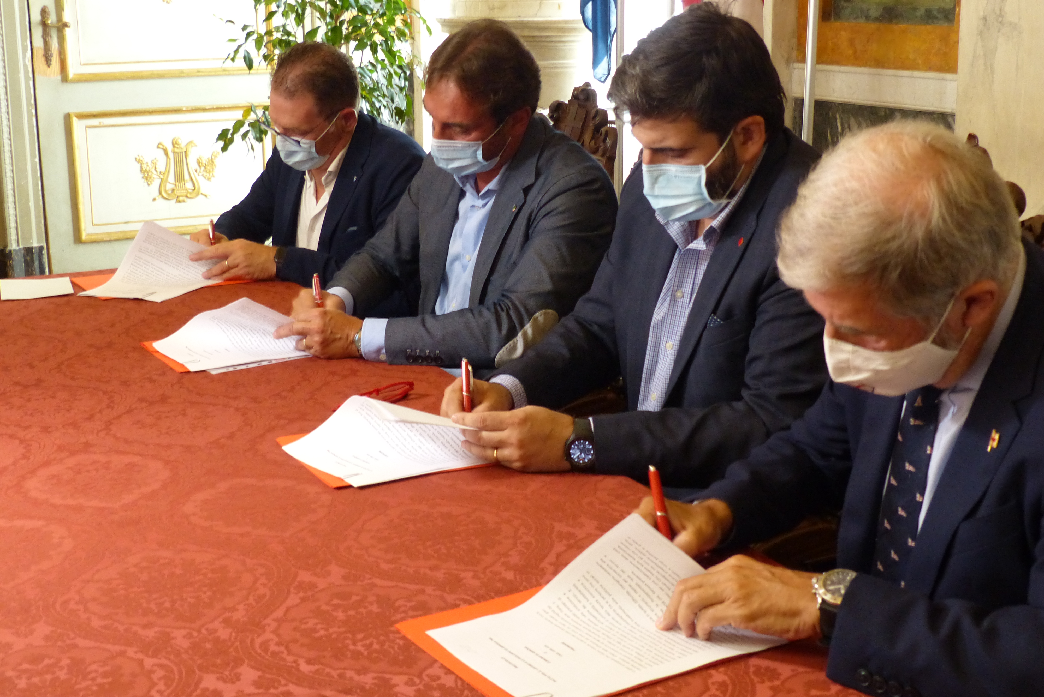 Comune Di Genova E Cgil Cisl E Uil Firmano Il “Patto Per Il Lavoro E Lo Sviluppo” | Comune Di Genova | Sito Istituzionale 2672_x_4000_jpg