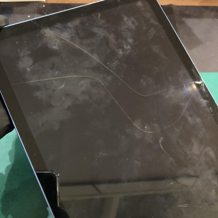 iPad第10世代のフロントガラス交換修理〈春日市よりご来店〉