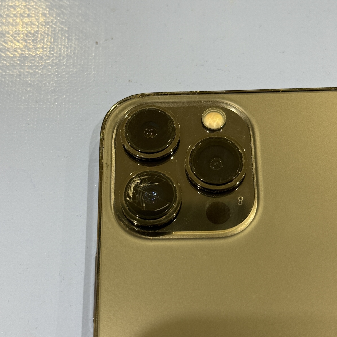 iPhone13のカメラレンズ割れ交換修理も即日対応可能です│筑紫野市