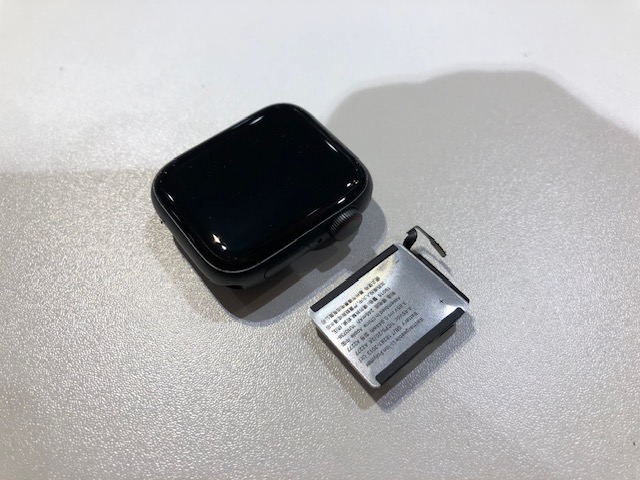 松山市内】 AppleWatch SE 40mmのバッテリー交換 | iPhone修理