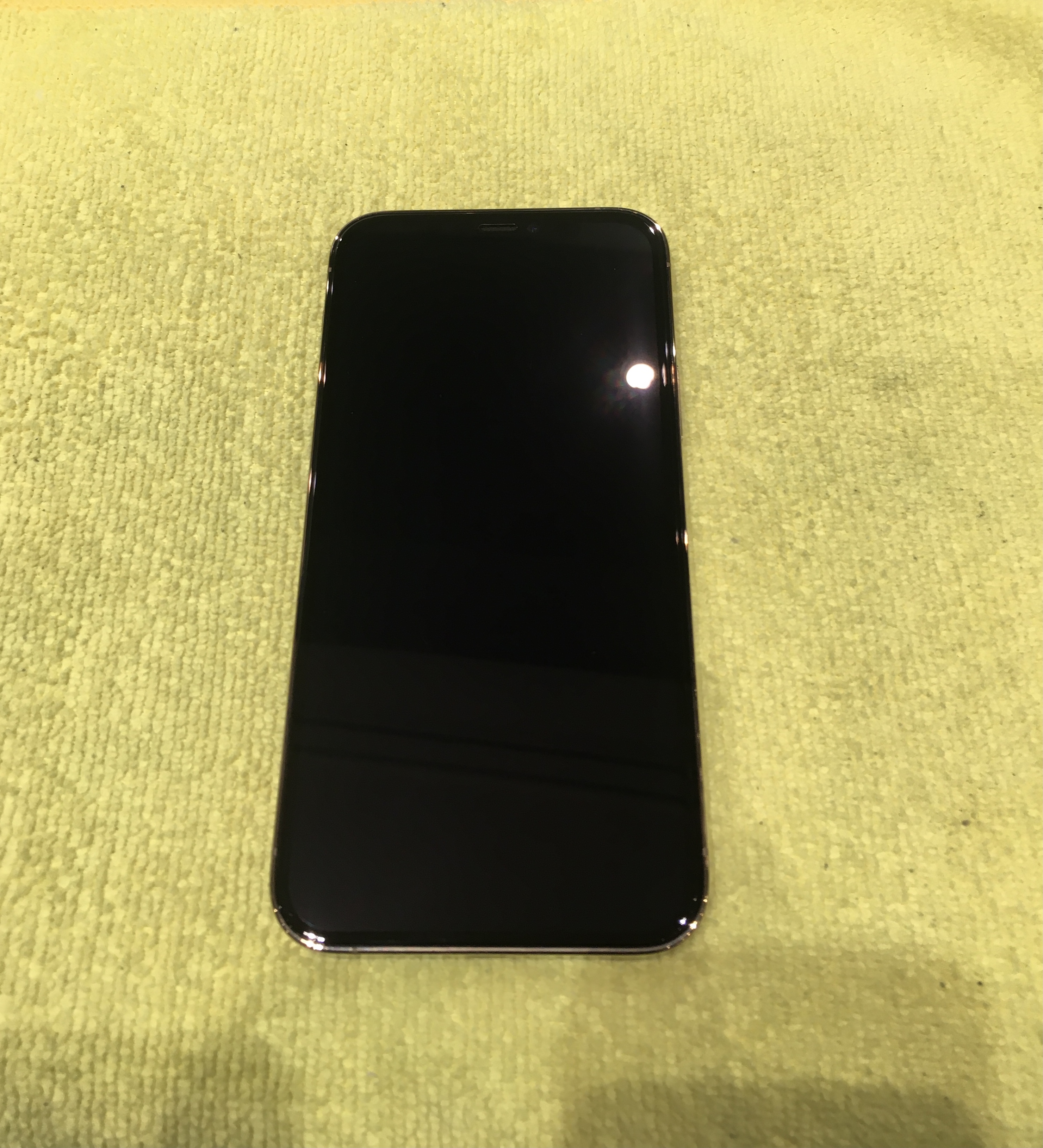 iPhone12pro の ガラスコーティングに お越しいただき ありがとうございます 。
