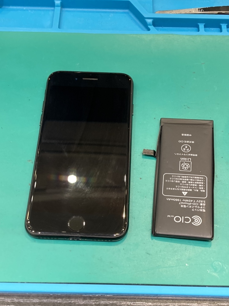 iPhone８ バッテリー交換 ！【北九州市よりご来店】