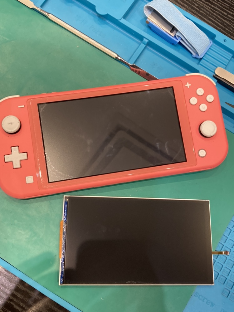 SwitchLite液晶交換『東区よりご来店』