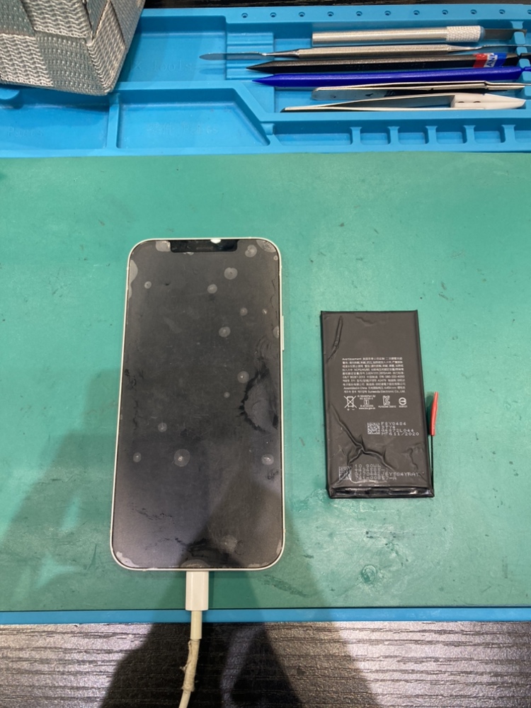 〚iPhone12〛 バッテリー交換 【北九州市】