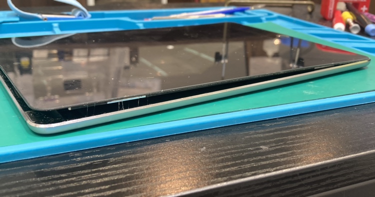 iPad バッテリー膨張 ！【直方市】