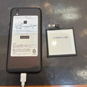 城陽市奈島中島より AQUOS sense (SH-01K)バッテリー交換