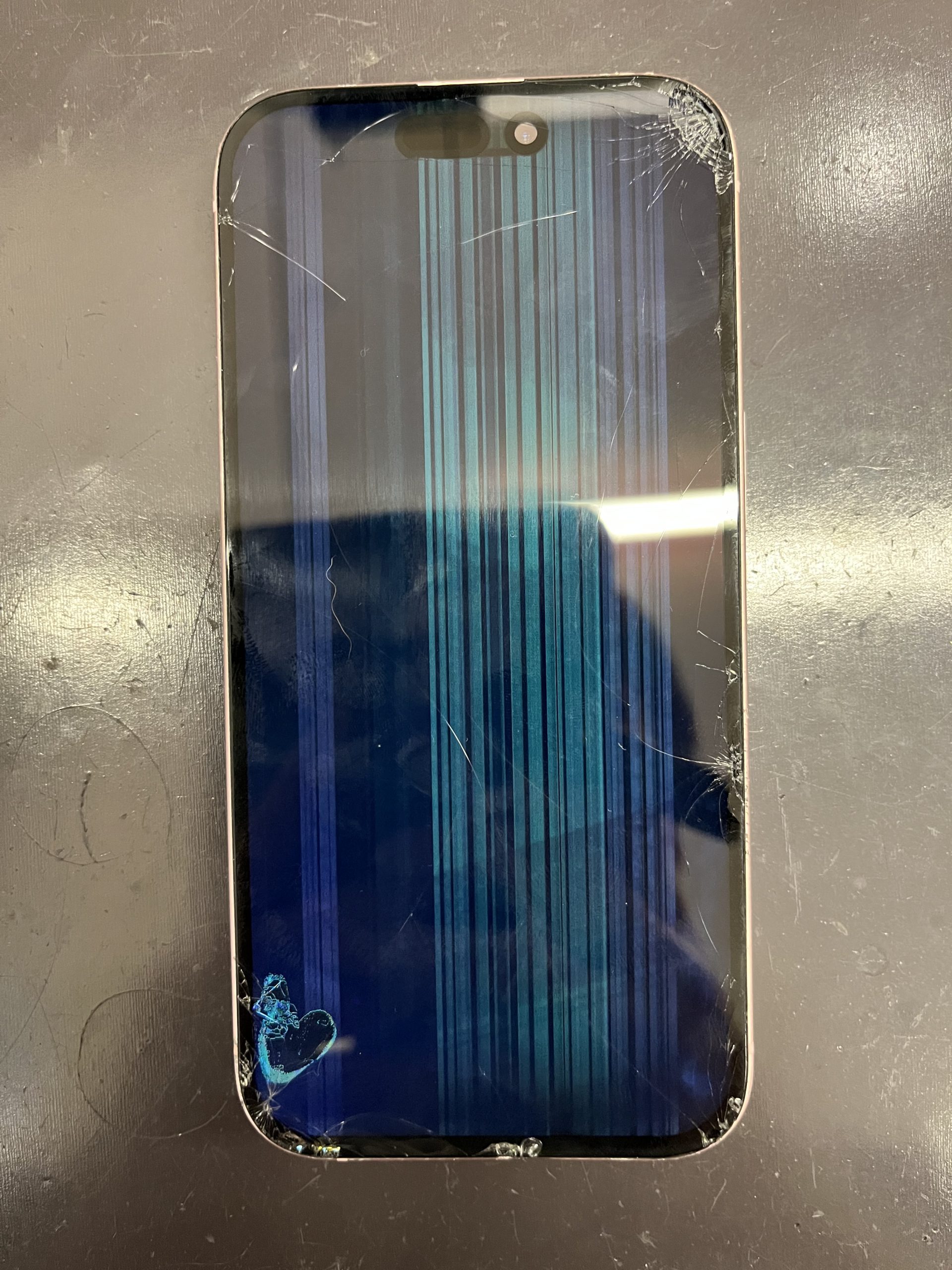 画面に線が入ってる！？原因は背面ガラスかも！