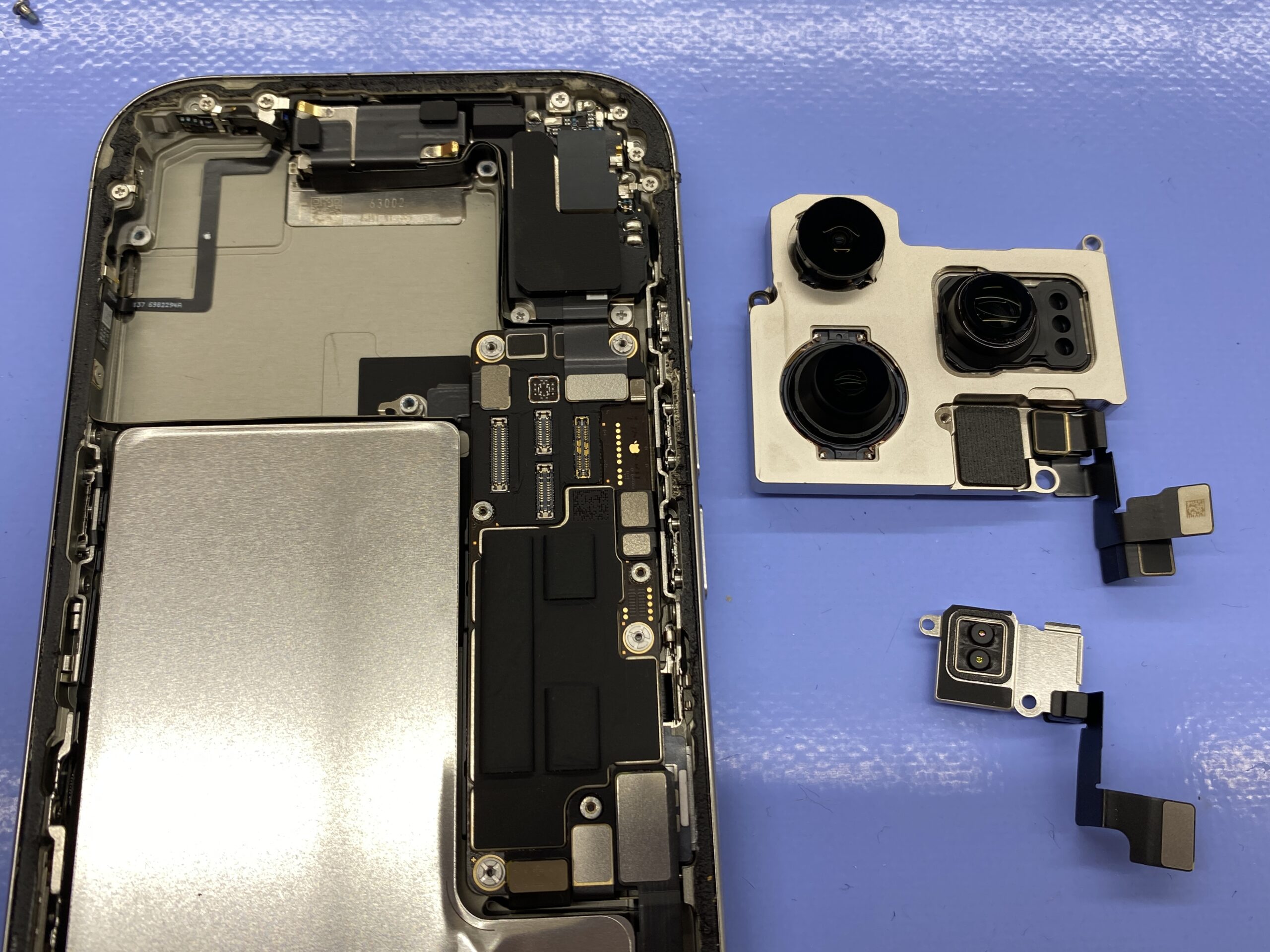 iPhone 16 Pro】カメラがカタカタ激しくブレる・写真が撮れない…即日