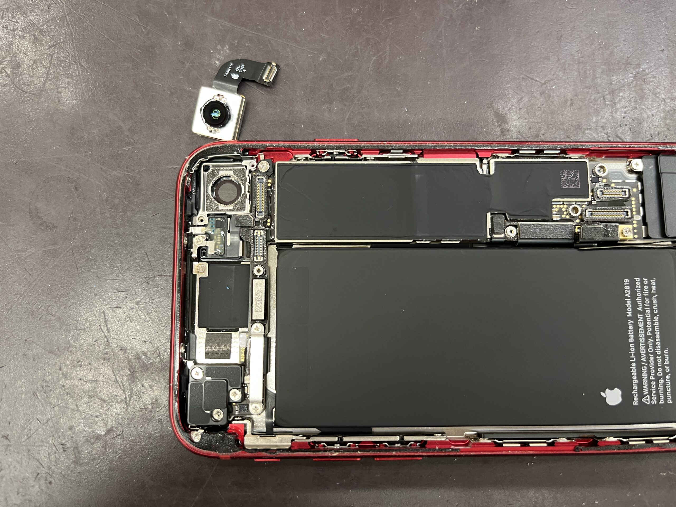 iPhone SE 第3世代】落下後にカメラが真っ暗・ライトも点灯しない…即日
