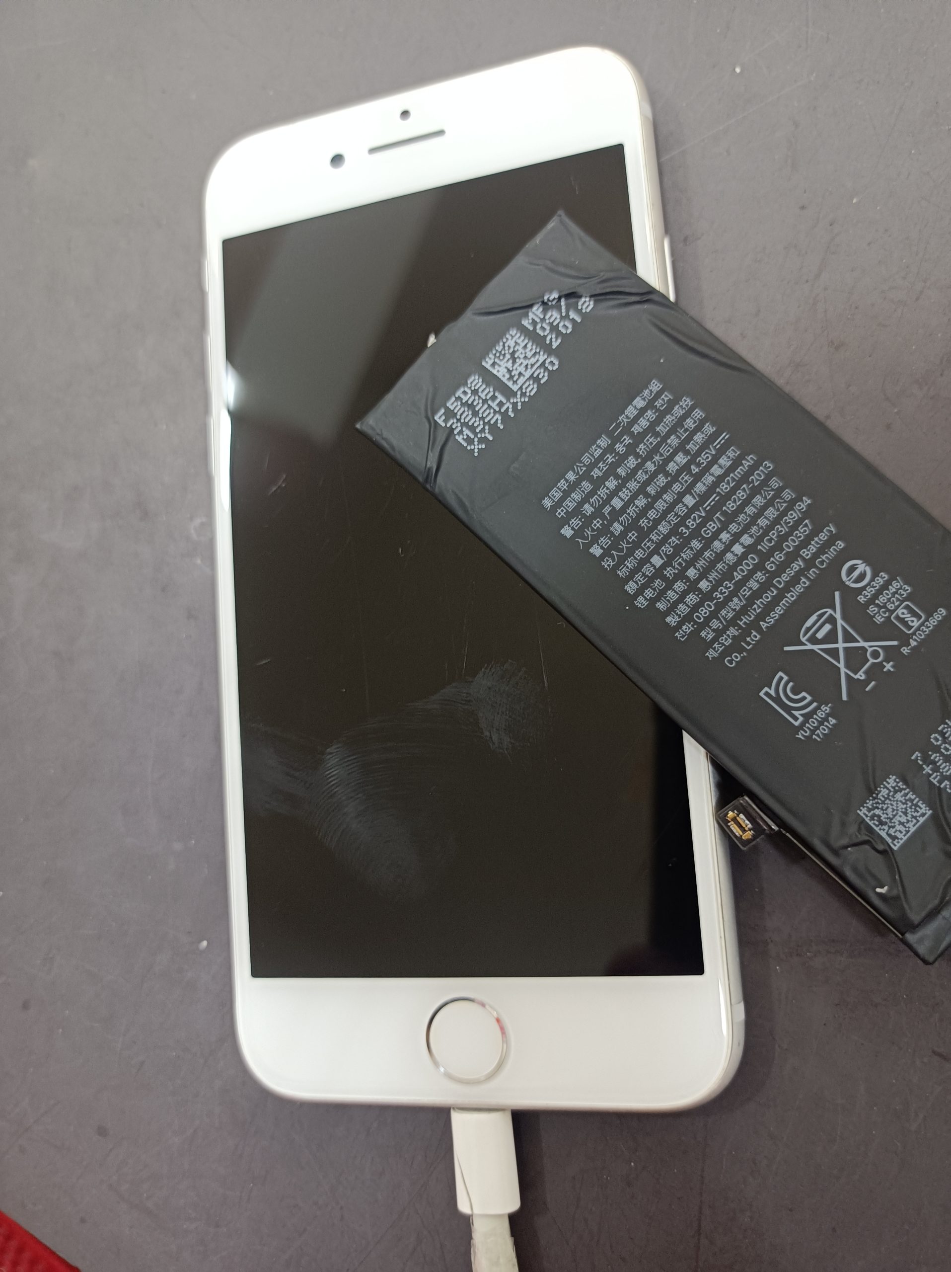 スマートクールイオンモール久御山店　すぐに充電の減りがなくなってしまうiPhone8のバッテリー交換　八幡市より