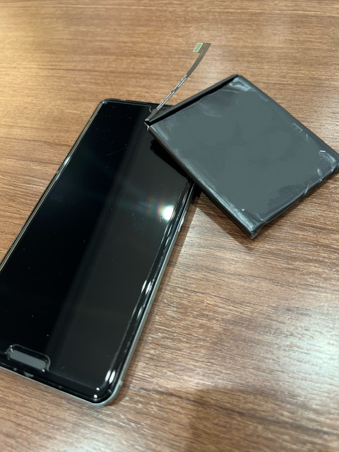 AQUOSsenseシリーズのバッテリーの交換修理も当店にお任せ!!☆彡