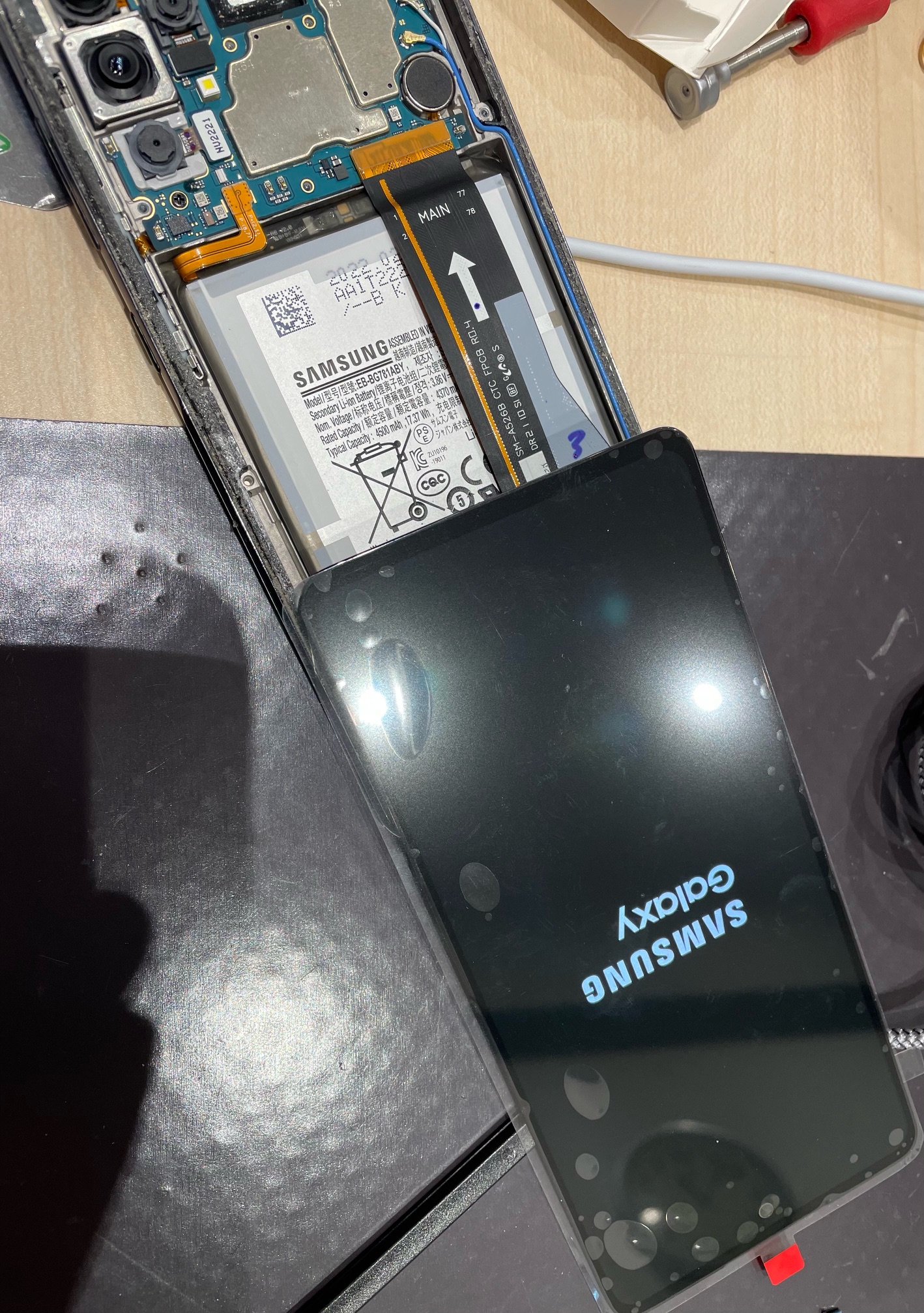 ブラックアウト のGalaxyA52が画面交換で復活!!【久御山店】