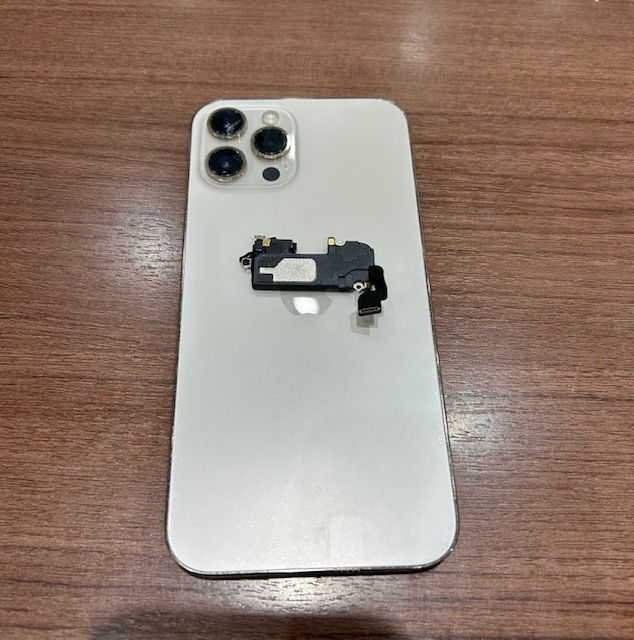 東倉治よりiPhone12ProMaxのイヤースピーカーの交換修理のご依頼