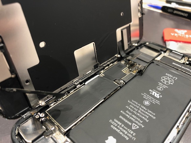 【久御山店】iPhoneSE第2世代のバッテリー交換修理【南区からご来店】