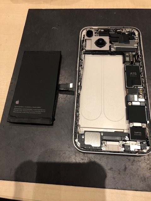 【久御山店】 iPhone14の バッテリー交換修理【伏見区よりご来店】