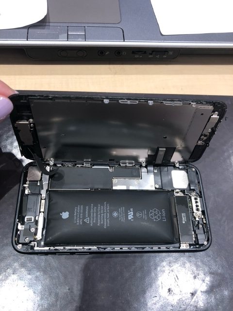 【久御山店】 iPhone7の バッテリー交換修理【城陽市 よりご来店】