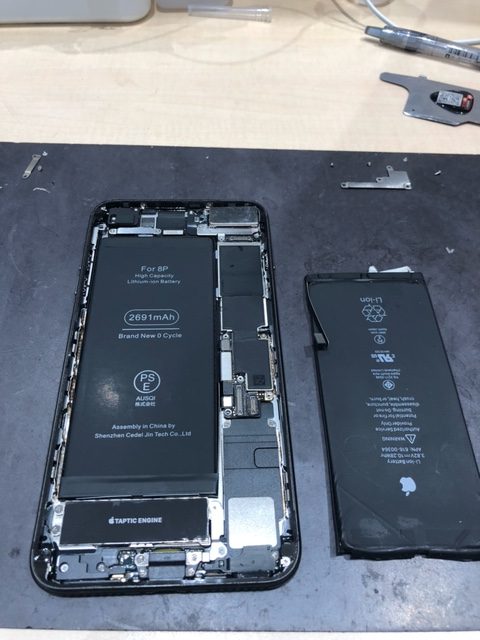 【久御山店】 iPhone8Plusの バッテリー交換修理【京田辺市よりご来店】