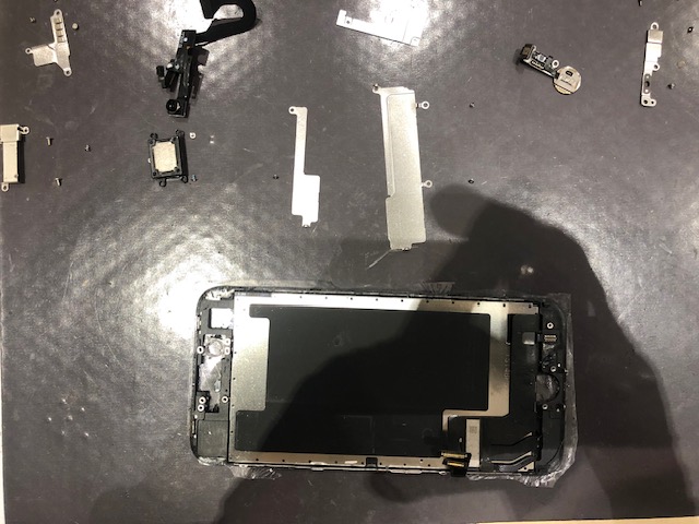 【久御山店】iPhoneSE3の画面交換修理【久御山町からご来店】