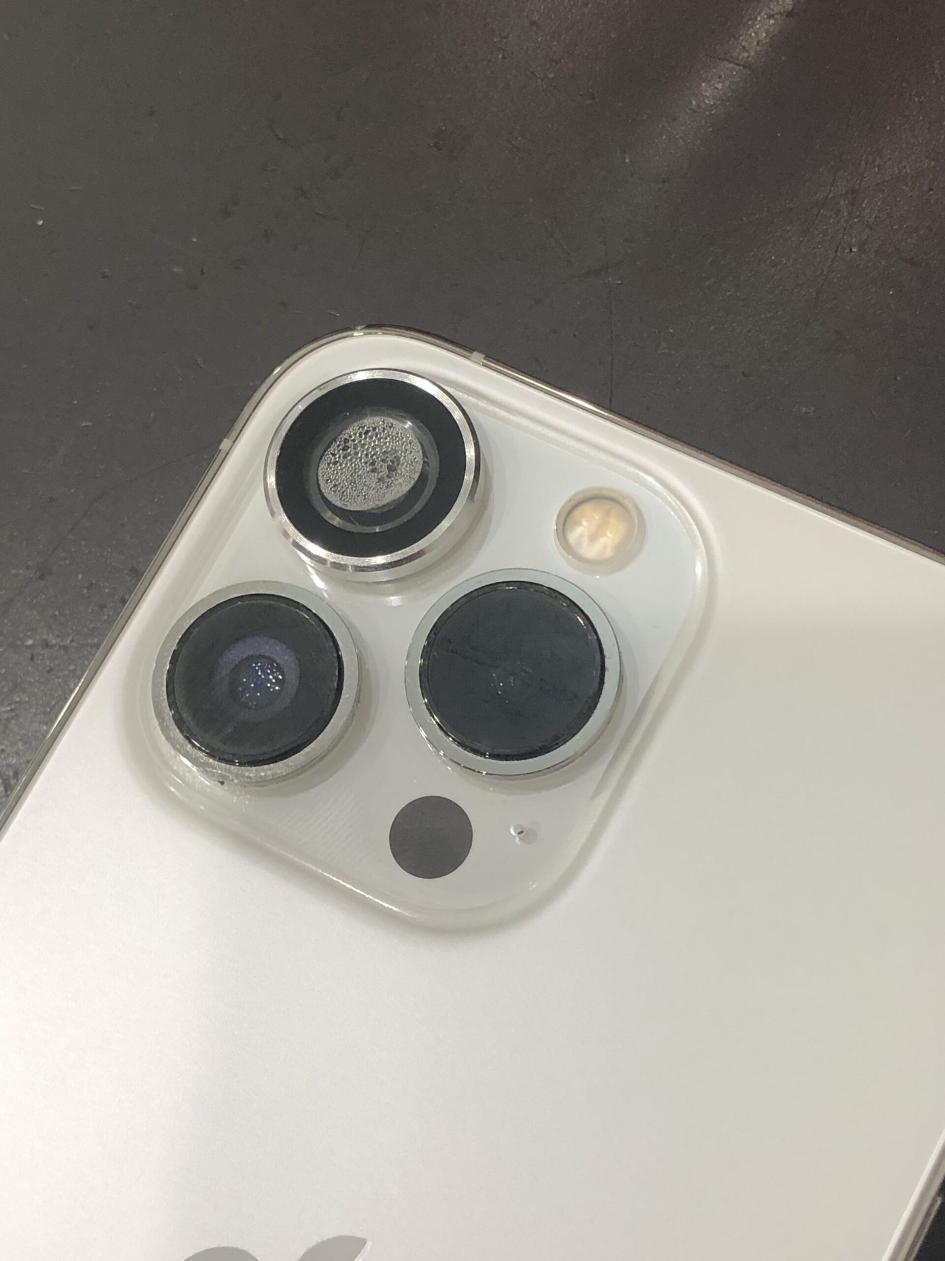 摂津市】｜iPhone13 Proのカメラが曇る原因は？カメラユニット・レンズ