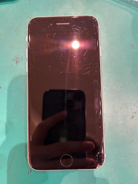 【和泉店】iPhoneSE第三世代　画面交換修理　【和泉市からご来店】