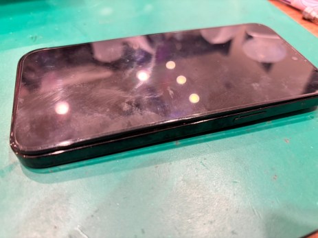 iPhone14ProMAX バッテリー交換 和泉市 岸和田市 バッテリー膨張