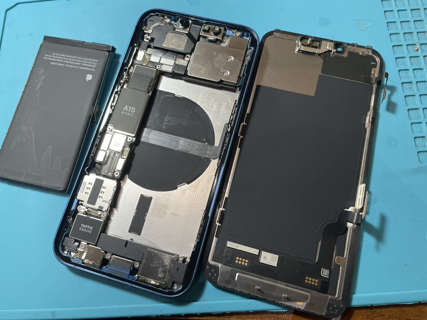 【姶良店】iPhone13　バッテリー交換　【鹿屋市よりご来店】
