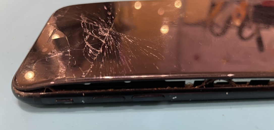 【姶良店】iPhone7　画面修理、バッテリー交換　【霧島市よりご来店】