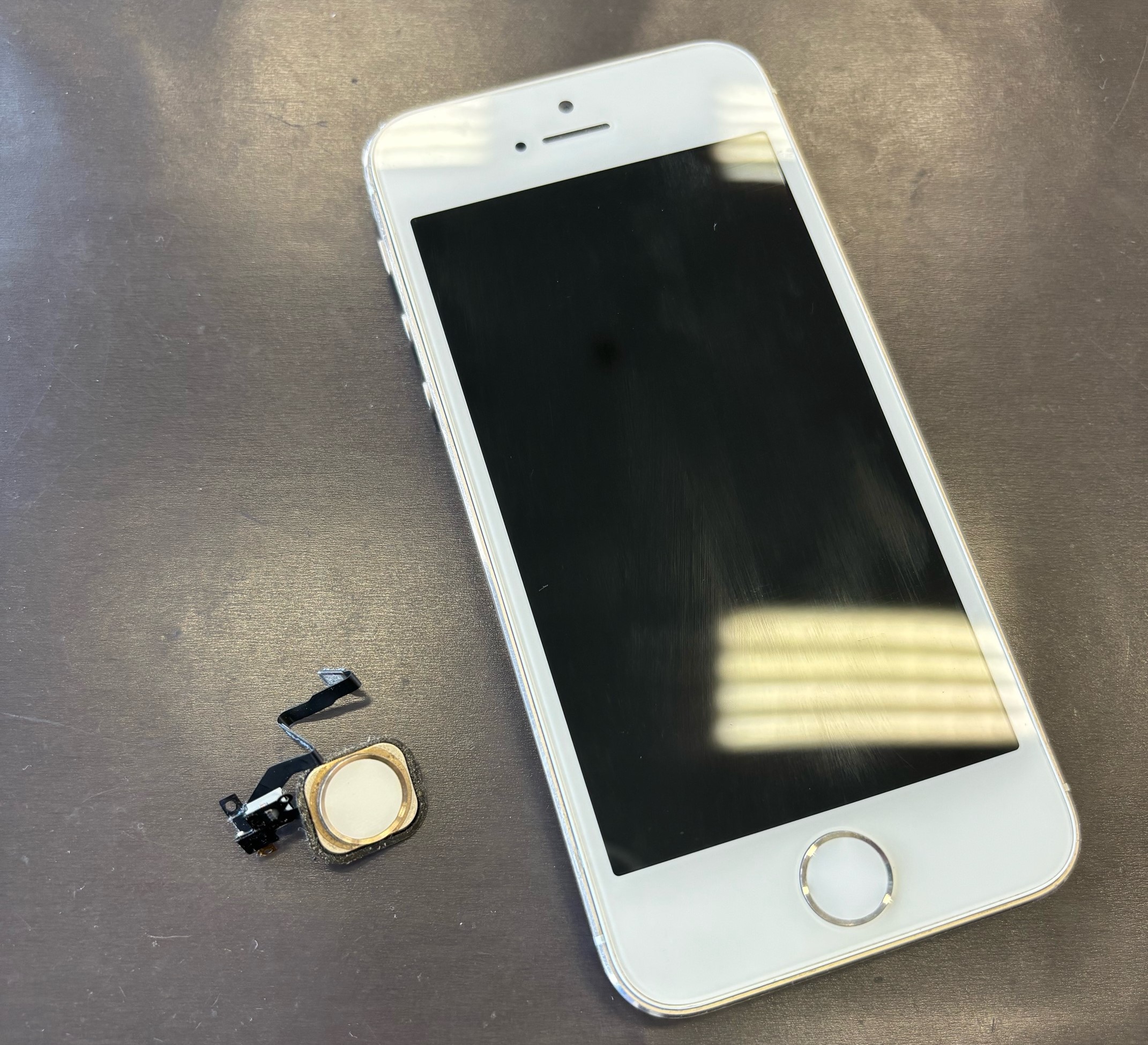 iPhone5s/ホームボタン修理