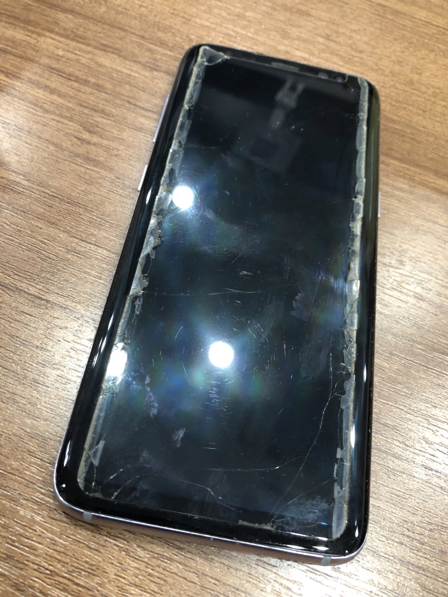 スマホのエッジ保護に悩まれている方必見！コーティングで隅々までの保護が可能です！
