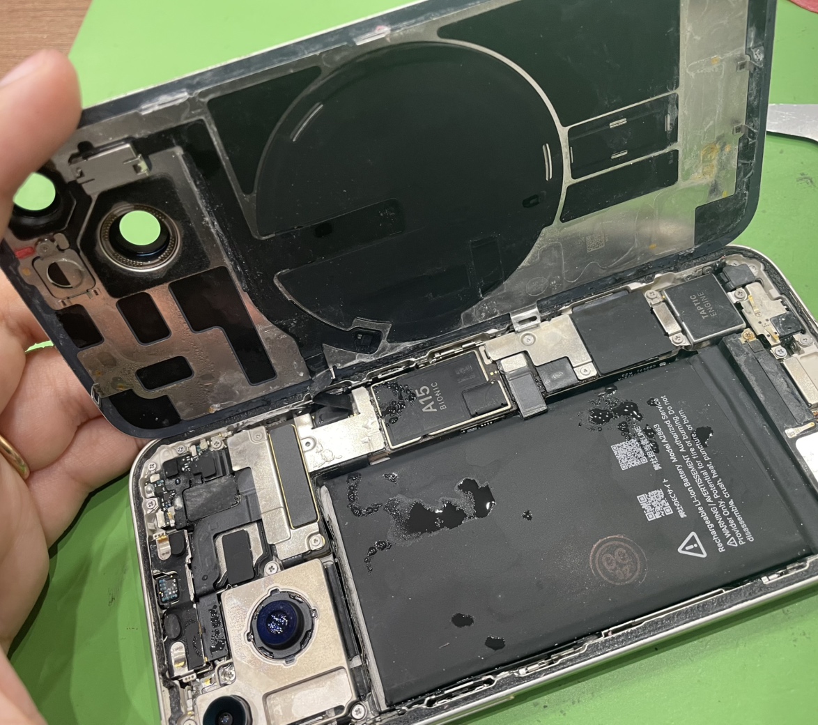 【高知店】iPhone14水没修理【高知市からのご来店】