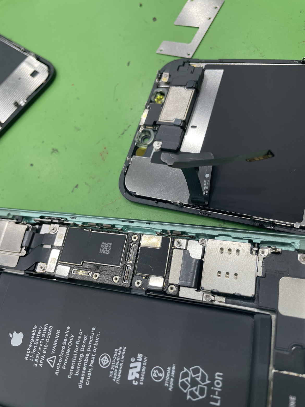 Apple - Ji　iPhone 11 Pro （画面亀裂あり・動作正常） Apple - Ji iPhone 11 Pro （画面亀裂あり・動作正常） Apple