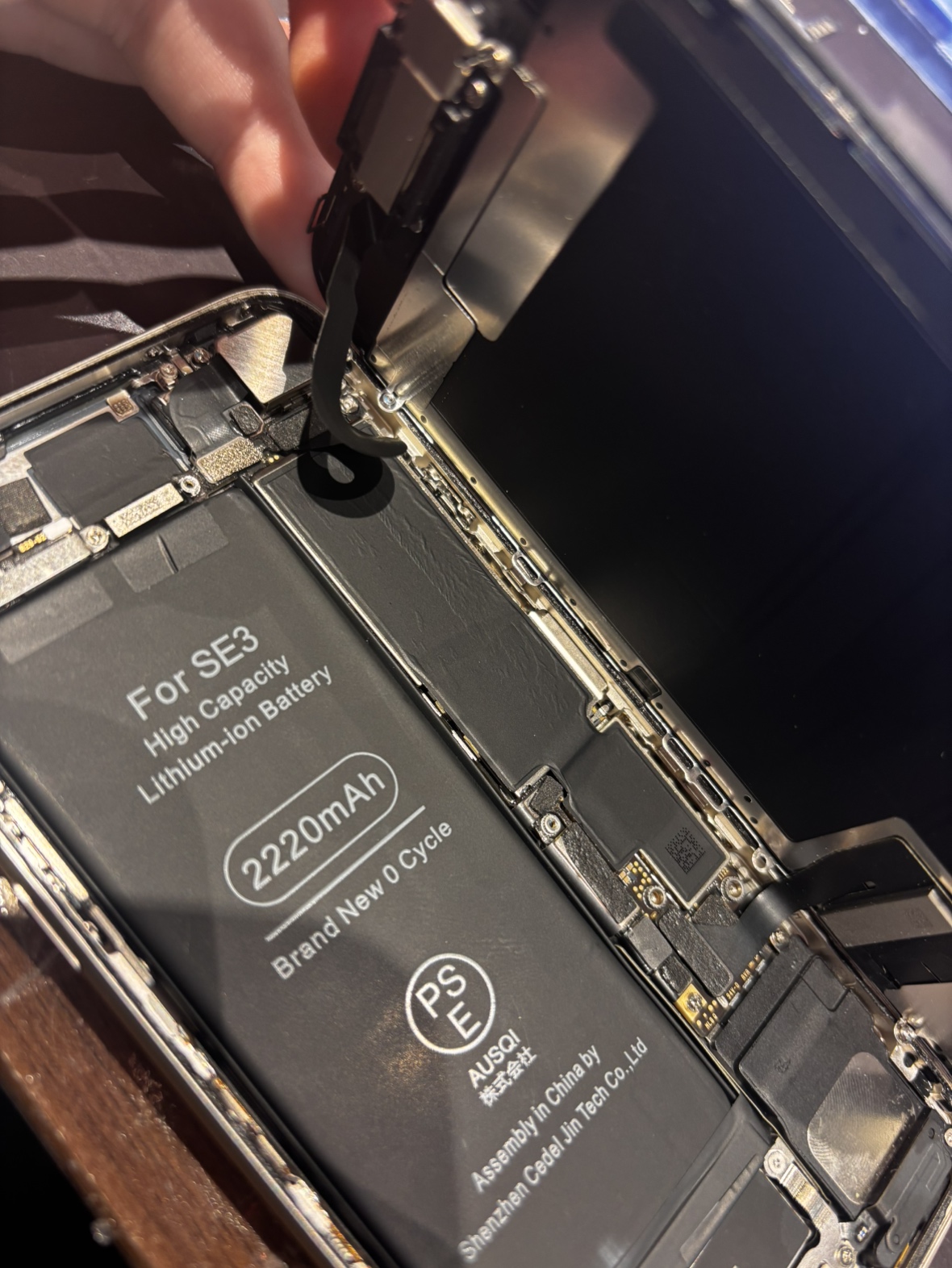 【甲子園店】iPhoneSE3の大容量バッテリー交換修理【西宮市からご来店】