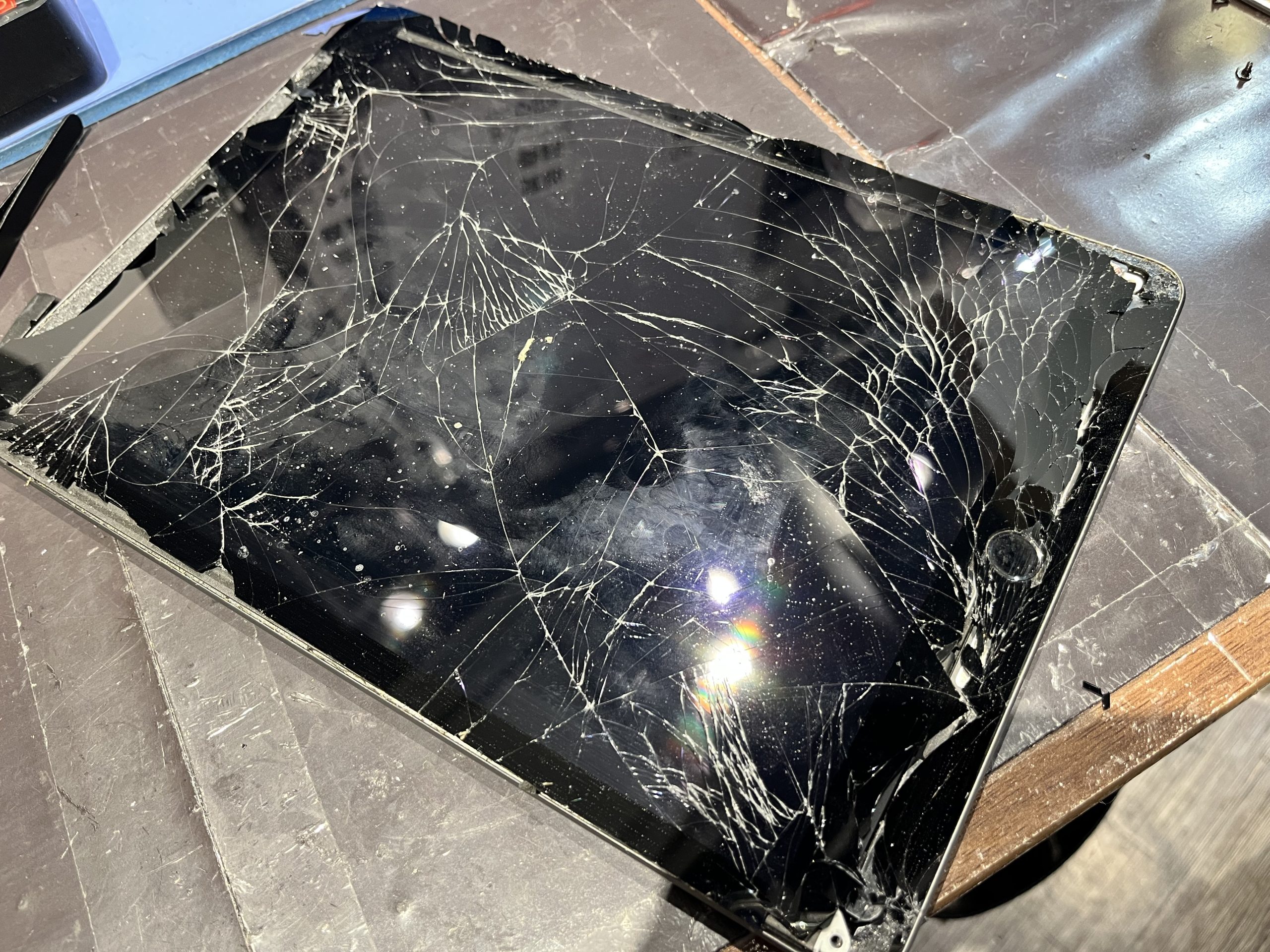 【甲子園店】iPad第8世代のガラスパネル交換修理【西宮市からご来店】