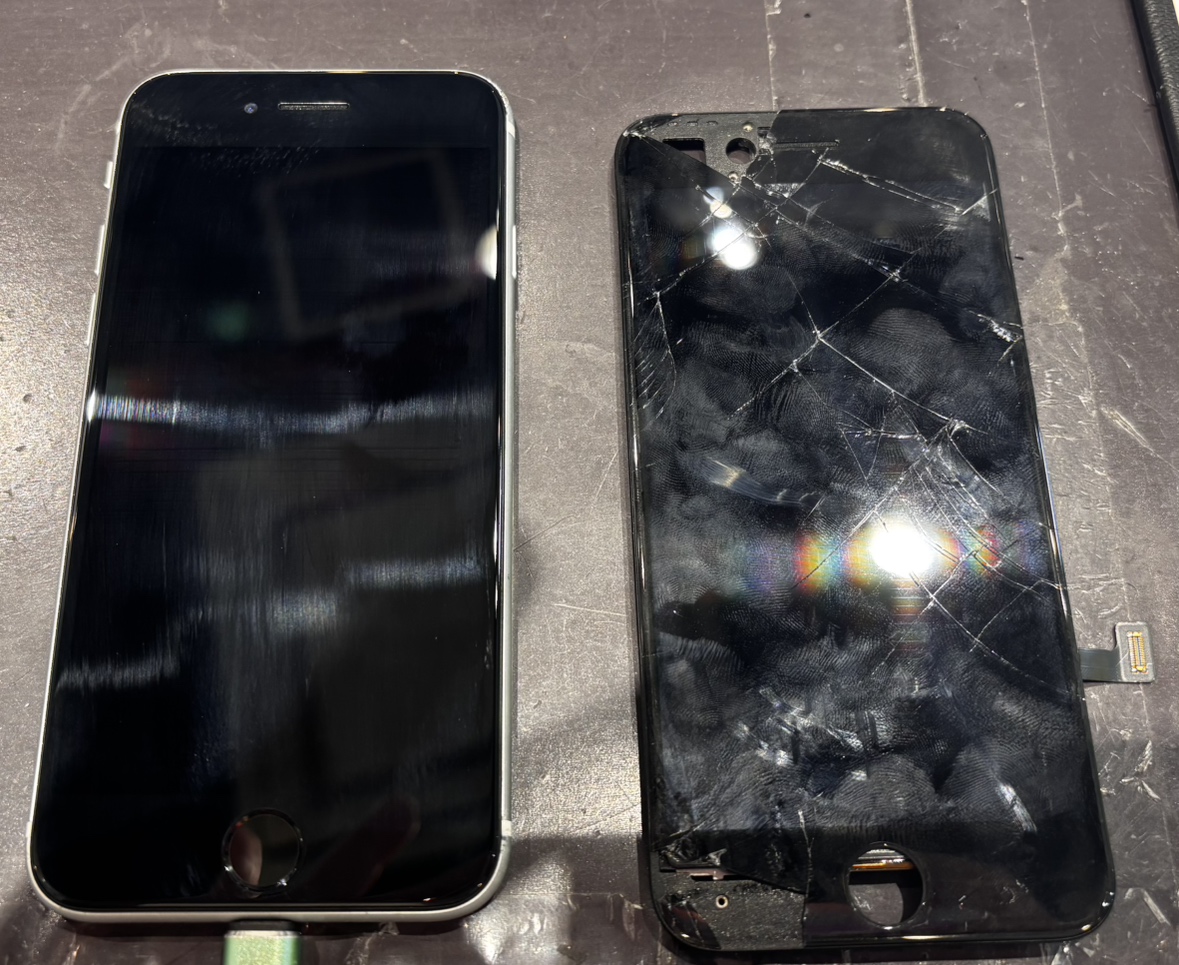 【甲子園店】iPhoneSE3の画面交換修理【尼崎市からご来店】