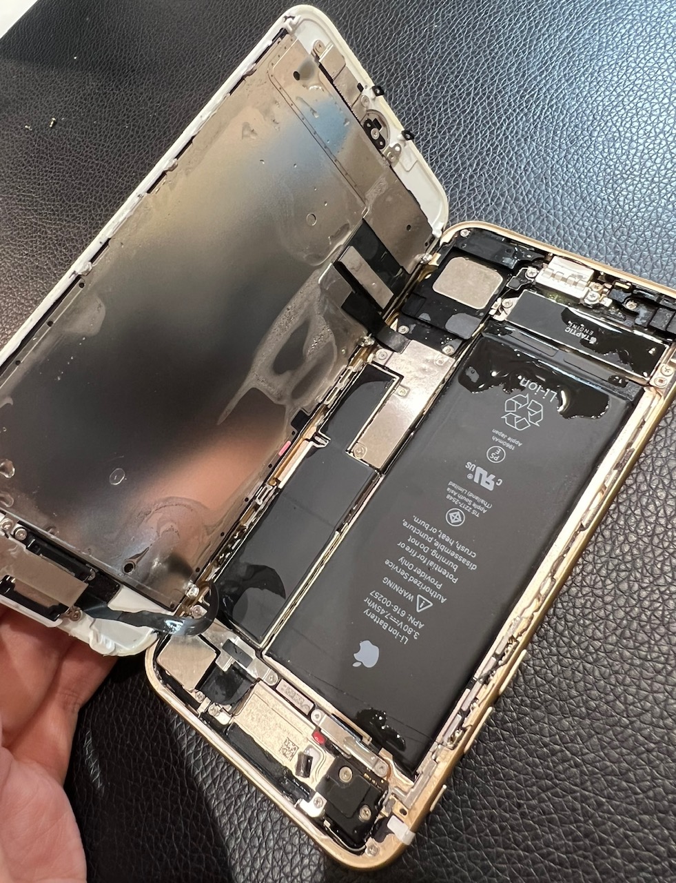 【甲子園店】iPhone7plusの水没復旧作業【尼崎市からご来店】