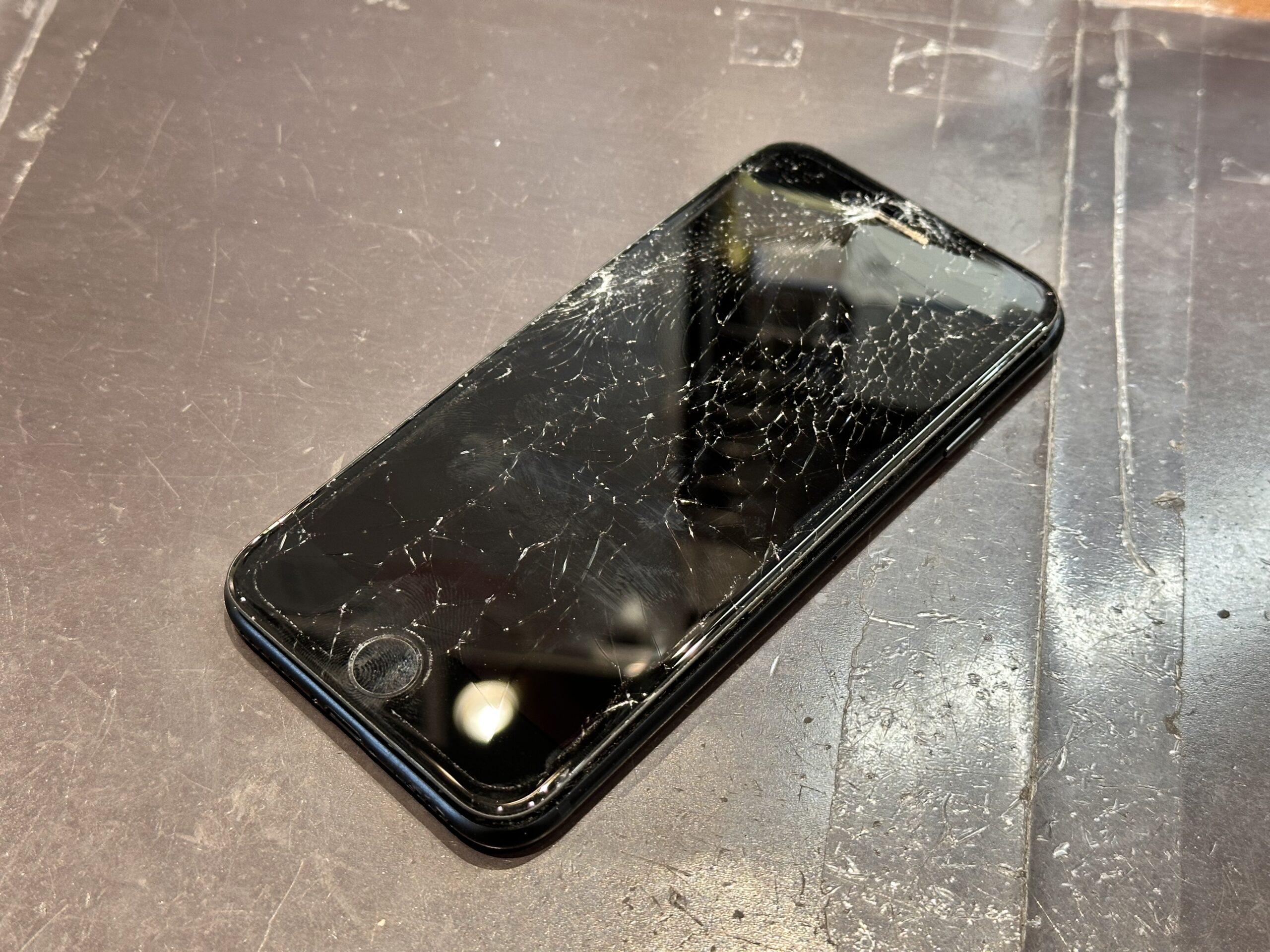 【甲子園店】iPhoneSE3の画面交換修理【西宮市からご来店】