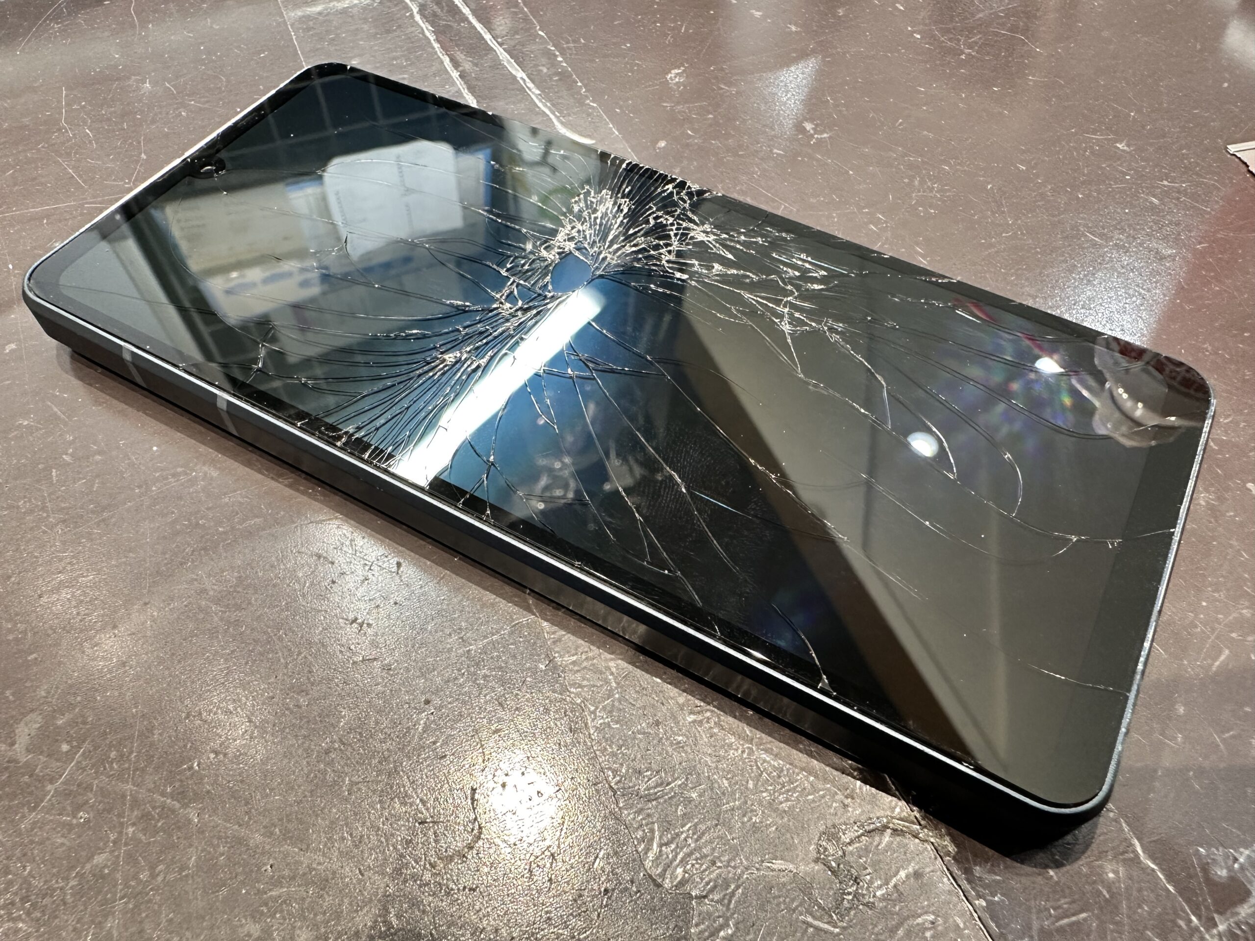 【甲子園店】AQUOS sense6の画面交換修理【西宮市からご来店】