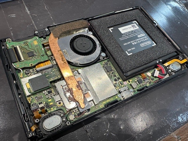 【甲子園店】switchゲームスロット修理【尼崎市からご来店】