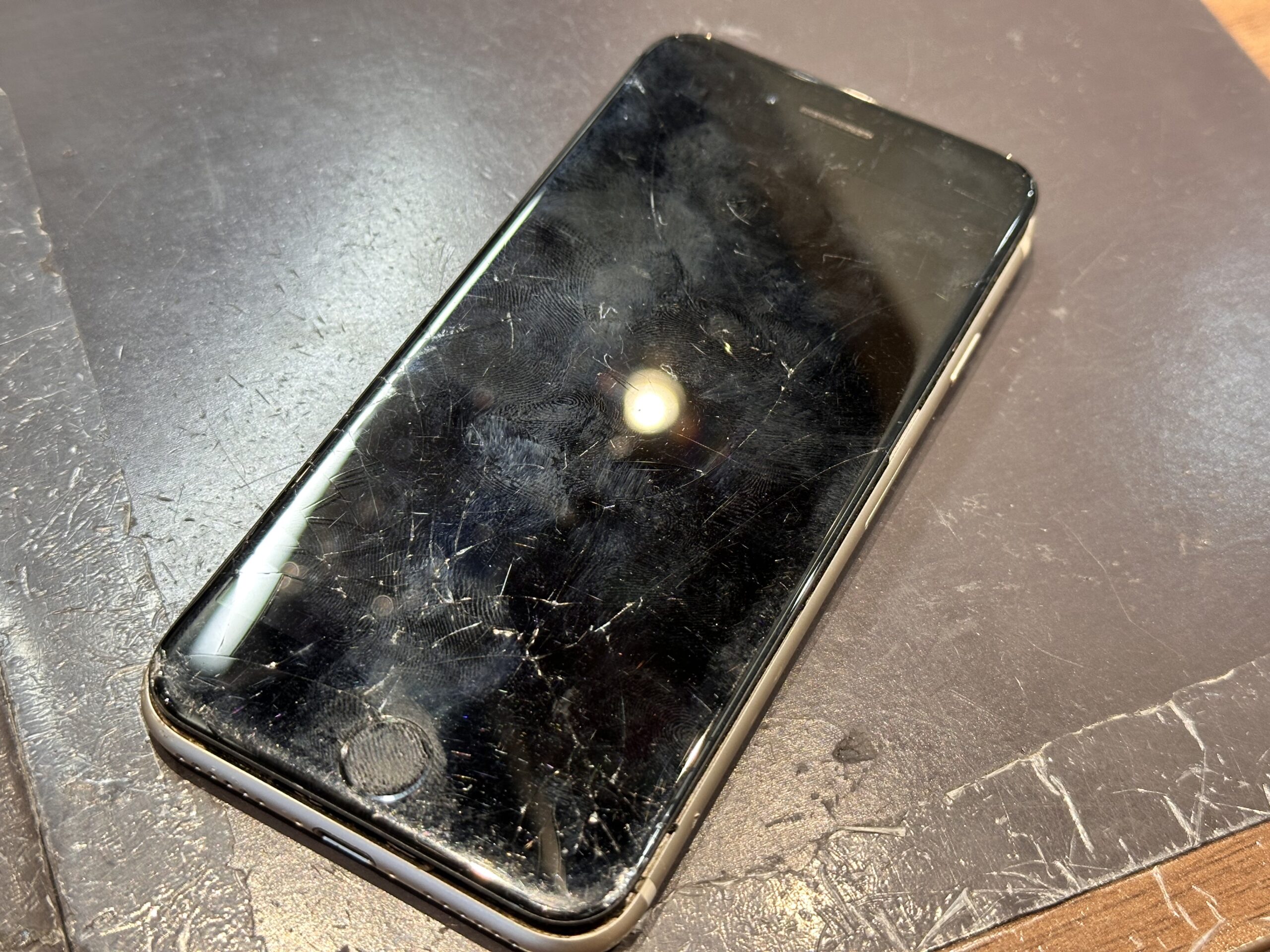 【甲子園店】iPhoneSE3の画面交換修理【西宮市からご来店】