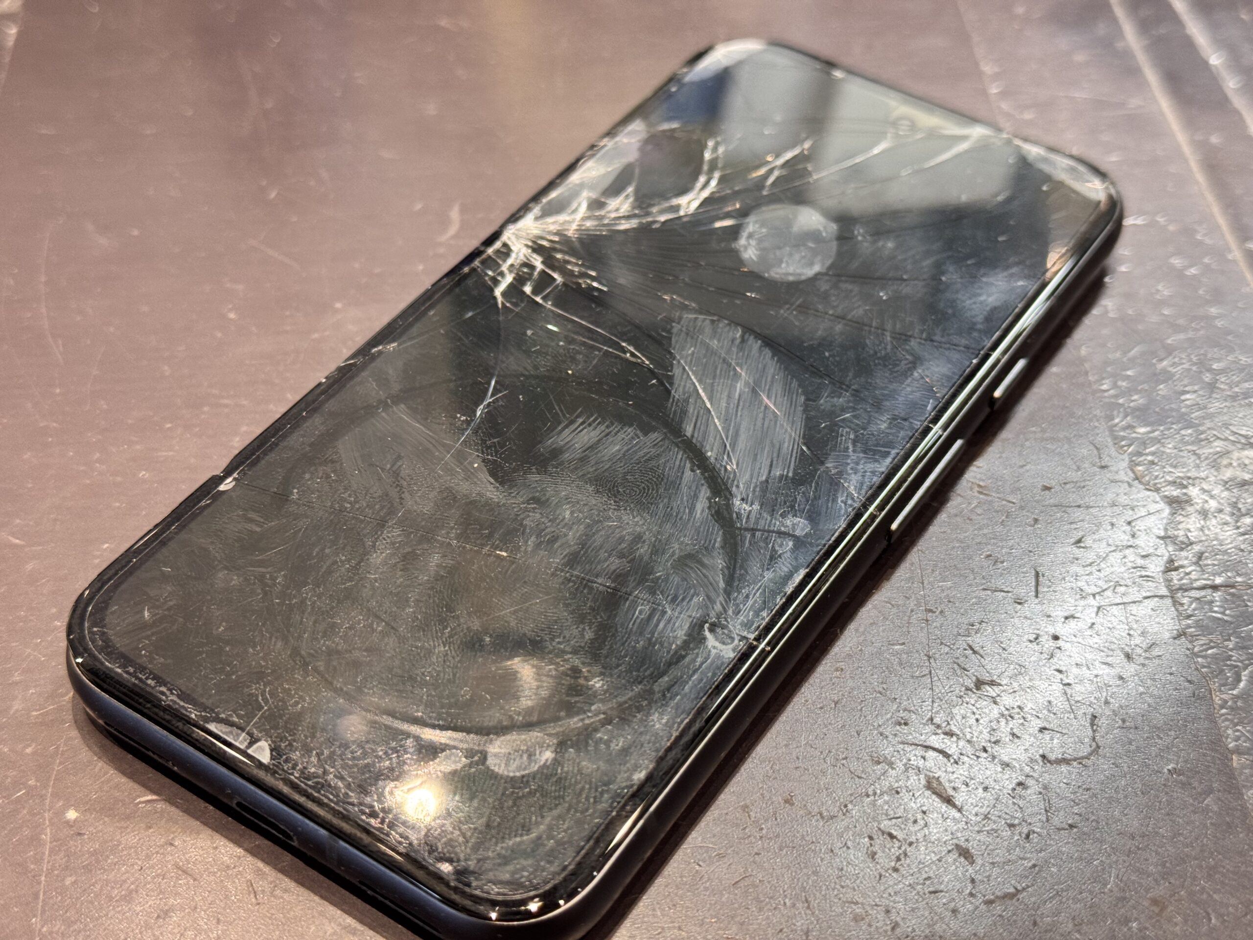 【甲子園店】Google Pixel 8aの画面交換修理【西宮市からご来店】