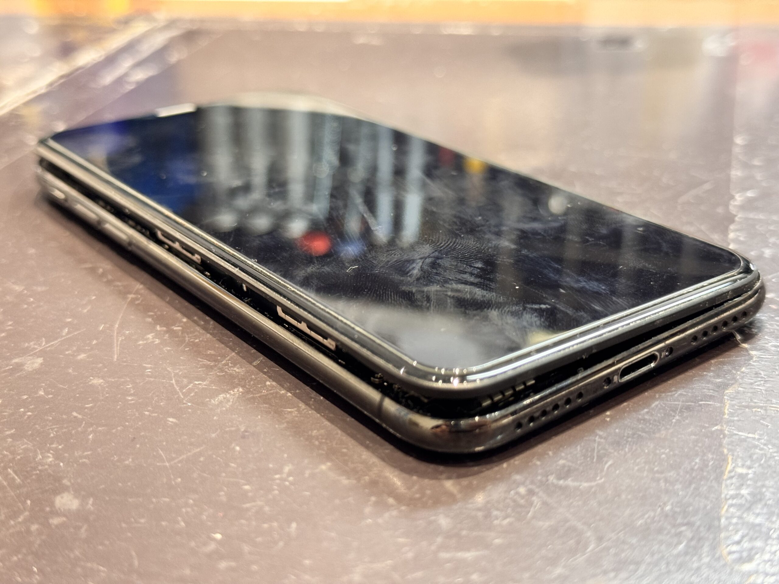 【甲子園店】iPhoneX膨張バッテリー交換修理【西宮市からご来店】