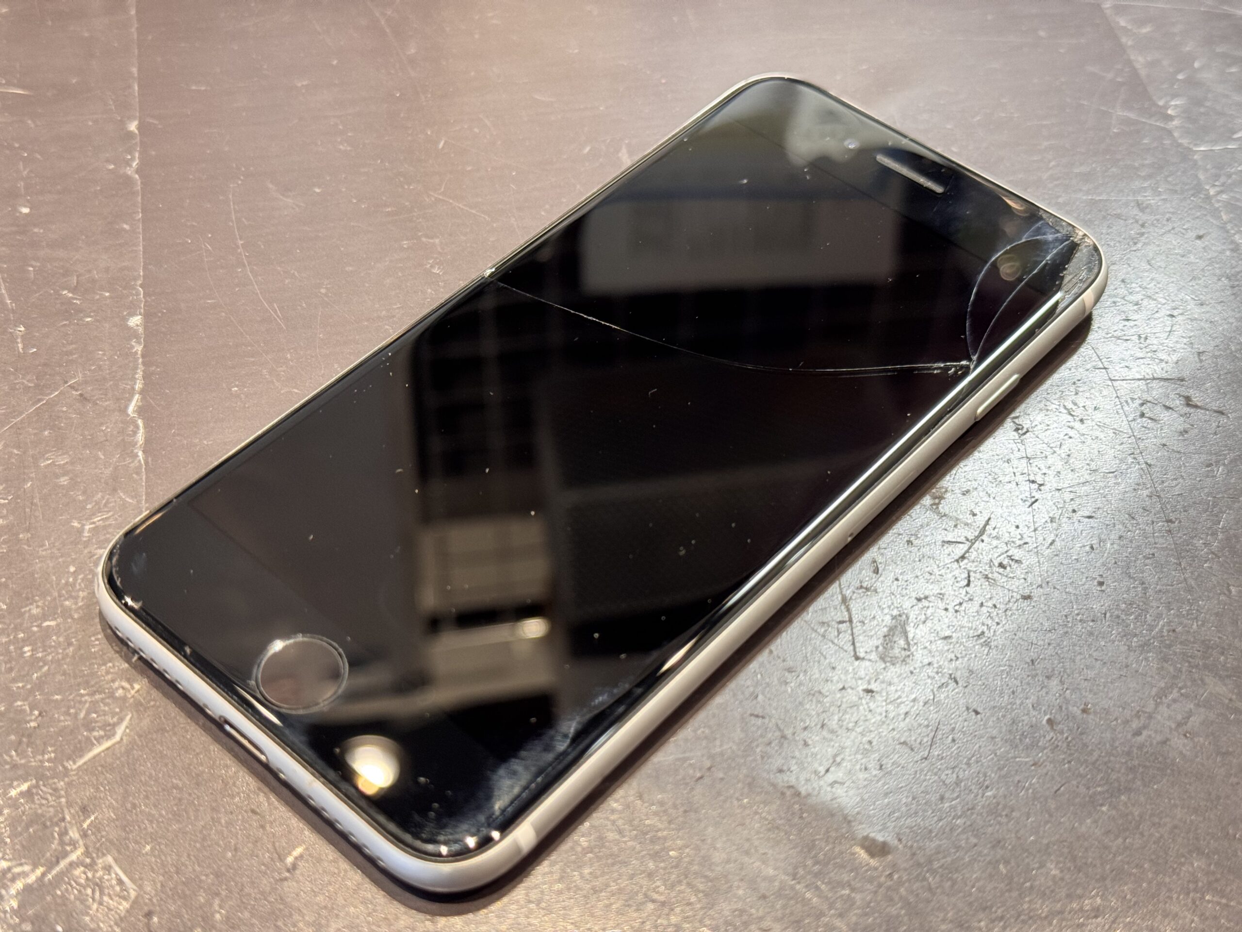 【甲子園店】iPhoneSE3の画面交換修理【西宮市からご来店】