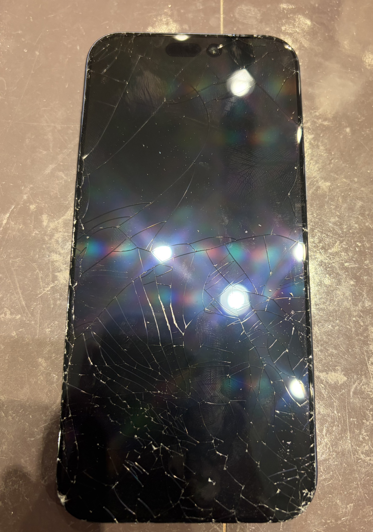 iPhone 17 Pro Max 画面粉砕・バキバキからの復活！ 最先端モデルの